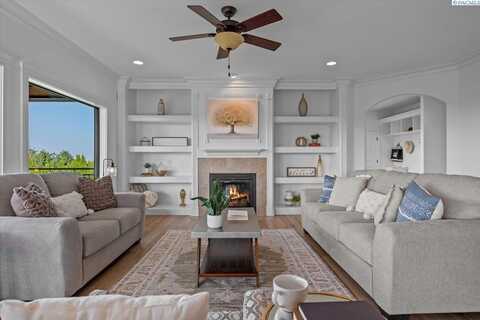 2338 W 50th Ave, Kennewick, WA 99337