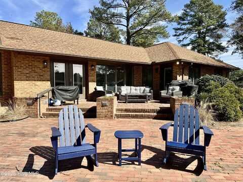 933 Yadkin Road, Southern Pines, NC 28387