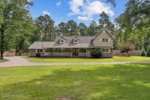 1435 E Hedgelawn Way, Southern Pines, NC 28387