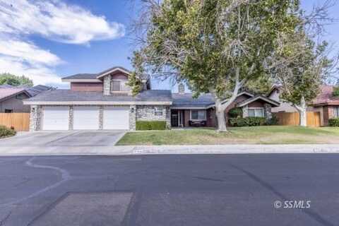 1040 Medowview LN, Ridgecrest, CA 93555
