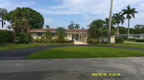 215 Entrada Dr, Hollywood, FL 33021