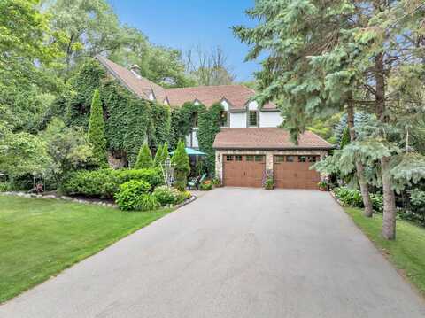 1620 WOODLAND Drive, GREEN BAY, WI 54313