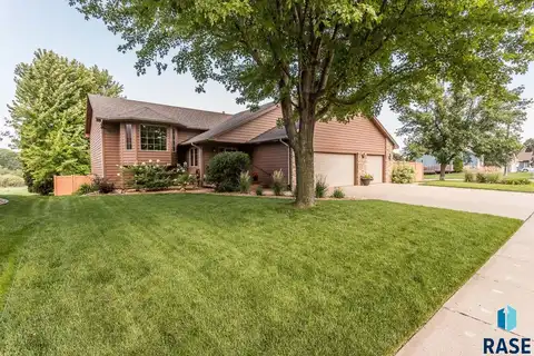 3301 S Grace Ave, Sioux Falls, SD 57103