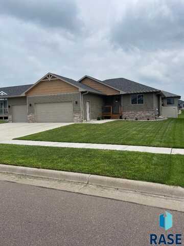 4012 S Home Plate Ave, Sioux Falls, SD 57110