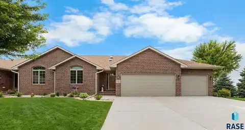 3738 E Fox Run Pl, Sioux Falls, SD 57103