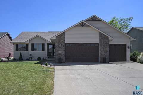 809 E Leslie Dr, Garretson, SD 57030