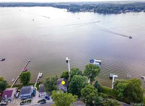 11540 E E Shore Drive, Whitmore Lake, MI 48189