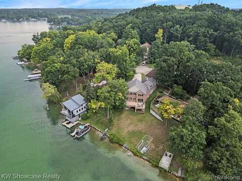 3551 Dorothy Lane, Waterford, MI 48329