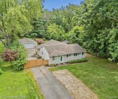 964 Daffodil Drive, Waterford, MI 48327
