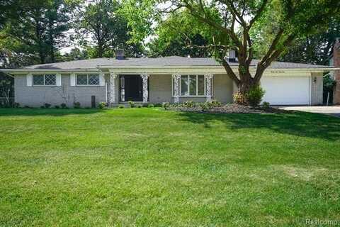 2949 Lacota Road, Waterford, MI 48328