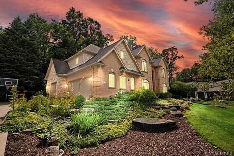 1665 GLENEAGLES, Highland, MI 48357