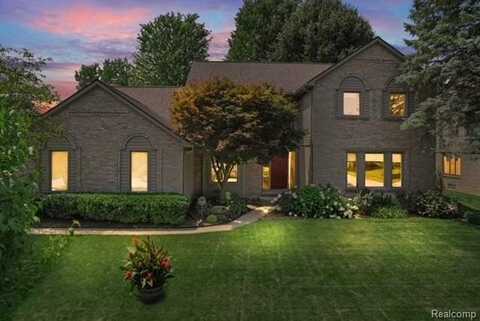 1218 Lakeview Drive, Rochester Hills, MI 48306