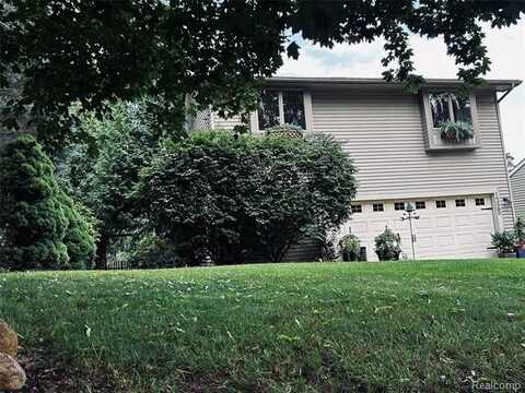 1325 Beach Drive, Orion, MI 48360