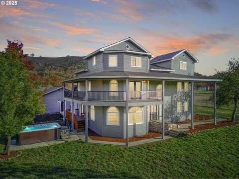 1381 ECHO DR, Roseburg, OR 97470