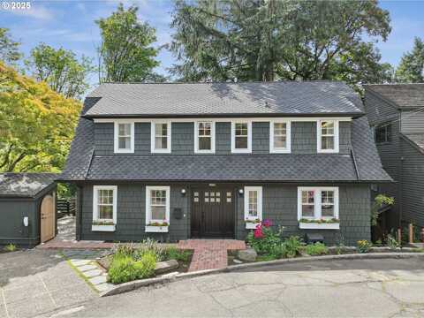 2950 SW BENNINGTON DR, Portland, OR 97205
