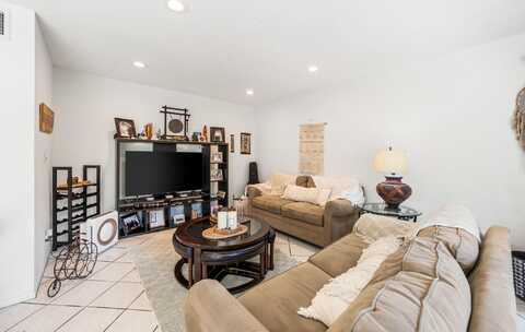 2 Greenway Village N, Royal Palm Beach, FL 33411