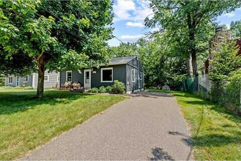 280 Warner Avenue N, Mahtomedi, MN 55115