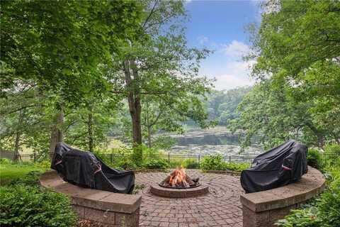 591 Warner Avenue S, Mahtomedi, MN 55115