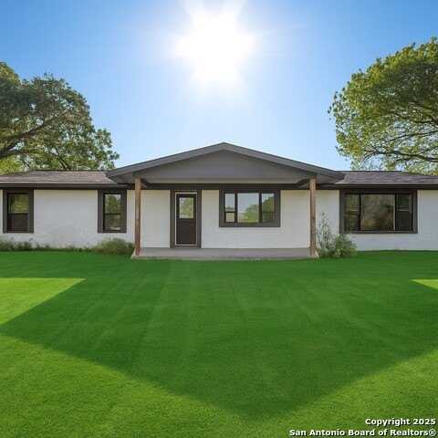 19551 Fm 463, Devine, TX 78016