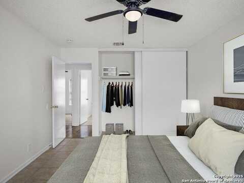 4835 flicker, San Antonio, TX 78217