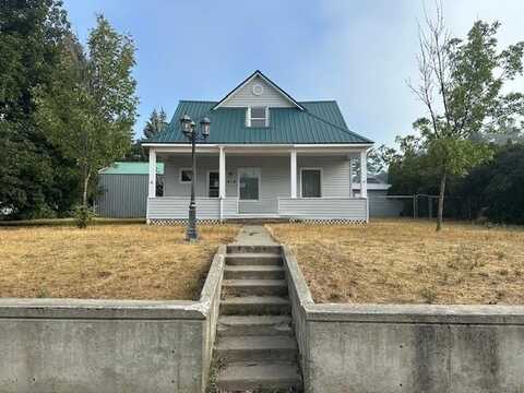 818 W 3rd St, Newport, WA 99156