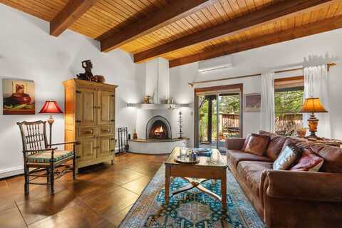 2832 Plaza Rojo, Santa Fe, NM 87507