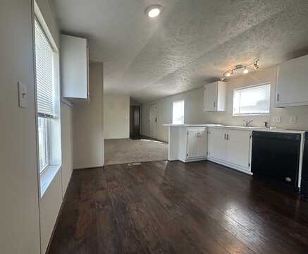 4287 Oxford St, Wayland, MI 49348