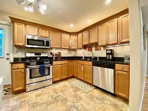 61 Callender Avenue, Newport, RI 02840