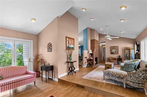 72 Highland Avenue, Barrington, RI 02806
