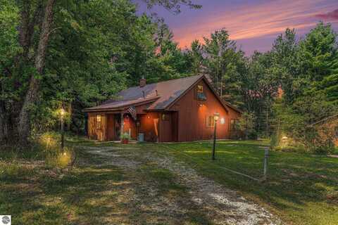 616 Elkhorn Drive, Cadillac, MI 49601