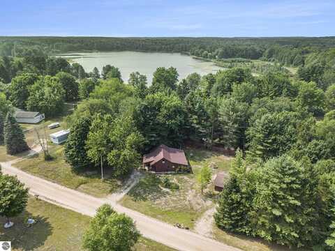 616 Elkhorn Drive, Cadillac, MI 49601