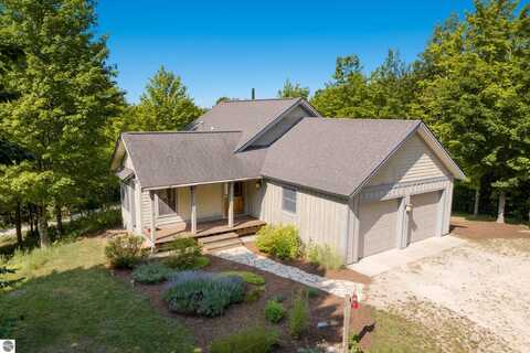 10185 S Fritz Road, Maple City, MI 49664