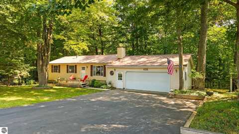 435 Lauri Wil Lane, Traverse City, MI 49696