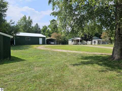 5521 N Edwards Road, Lake City, MI 49651