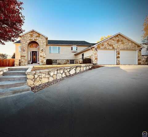 1224 N Pawnee DR, St. Marys, KS 66536