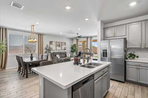 977 W Calle Sucre, Sahuarita, AZ 85629
