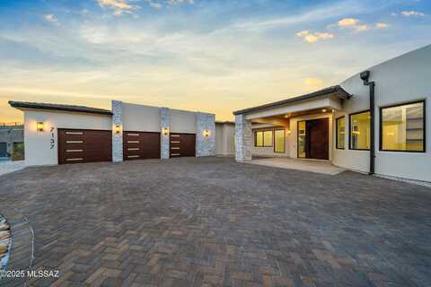 7137 N Thunderhead Drive, Tucson, AZ 85718