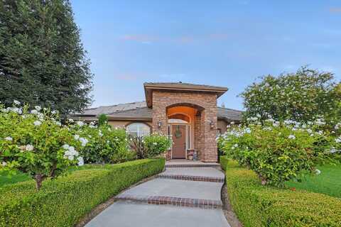 2189 Stroud Avenue, Kingsburg, CA 93631