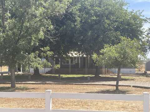 13941 9th Avenue, Hanford, CA 93230
