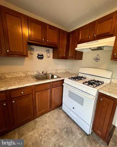 206 S WHITE HORSE PIKE, AUDUBON, NJ 08106