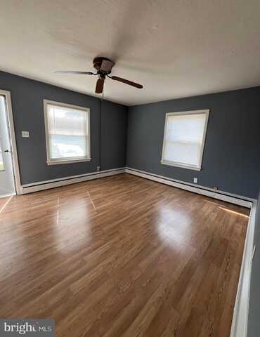 41 OAK STREET, GIBBSTOWN, NJ 08027
