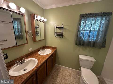 38 RAINBOW CIRCLE, ELIZABETHTOWN, PA 17022