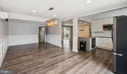 137 NORTHPARK DRIVE, LEVITTOWN, PA 19054