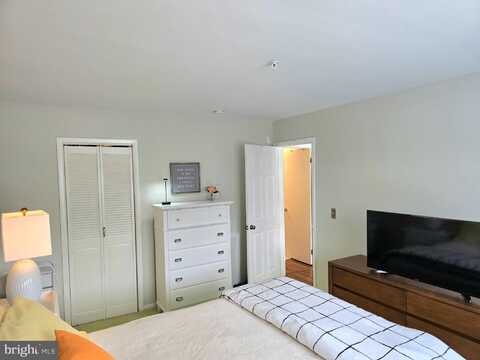 2102 CREEKSIDE DRIVE, NEWARK, DE 19711