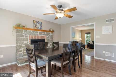 18 STONEWOOD DRIVE, JACOBUS, PA 17407