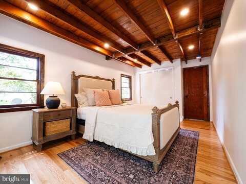 82 GREAT OAK LANE, HARPERS FERRY, WV 25425