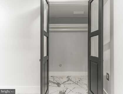 8 GRANT CIRCLE NW, WASHINGTON, DC 20011