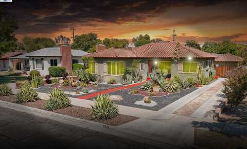 2524 N Vagedes Ave, Fresno, CA 93705