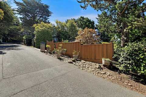2863 Burton Dr, Oakland, CA 94611