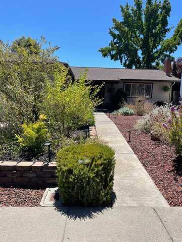 618 Crestview Drive, Vacaville, CA 95688